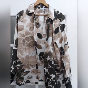NWT 🤎💛🤍 Floral Button-Up Blouse